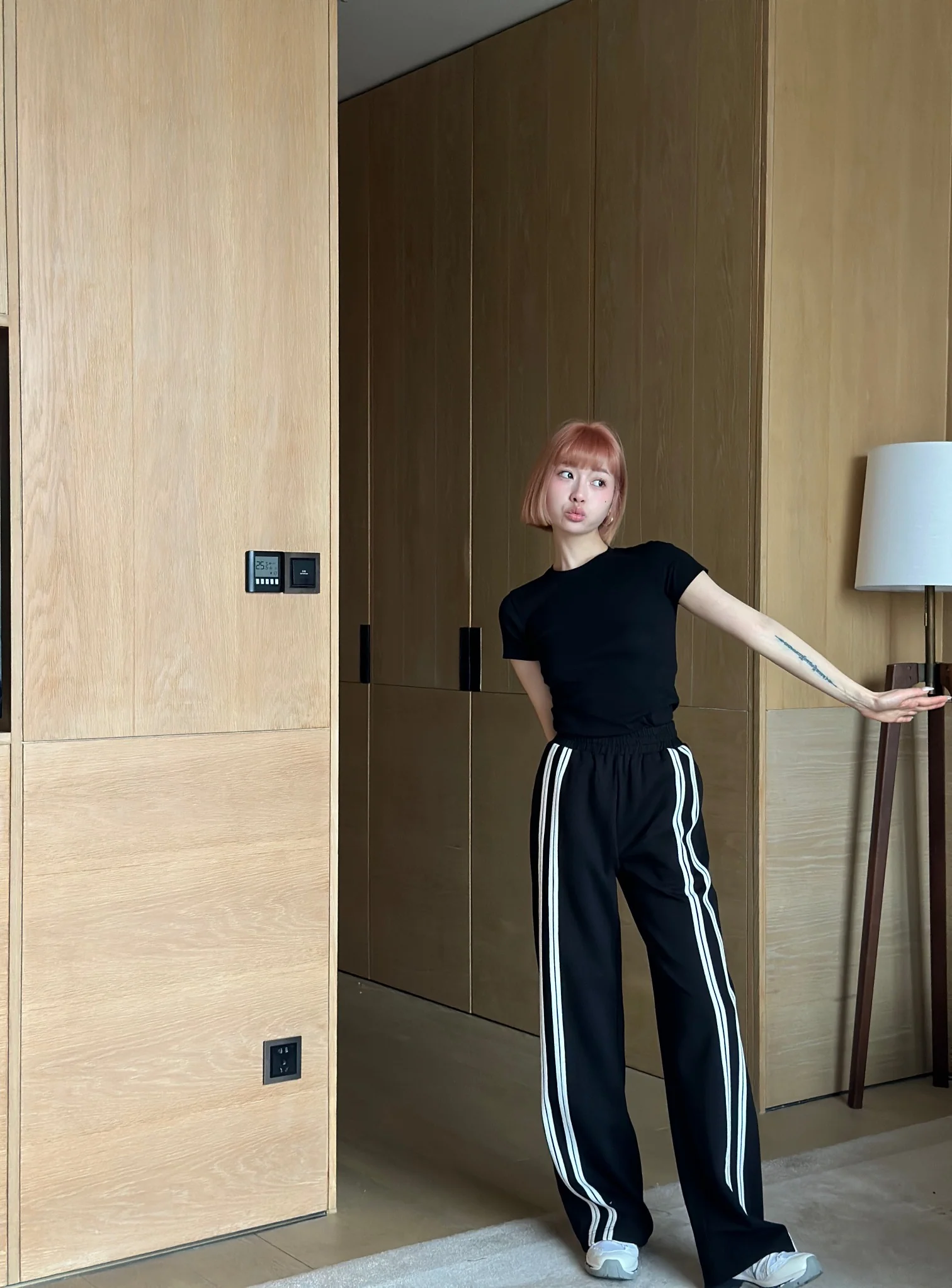 Повседневные брюки Celine 2403 с цветными блоками и тесьмой - черные.