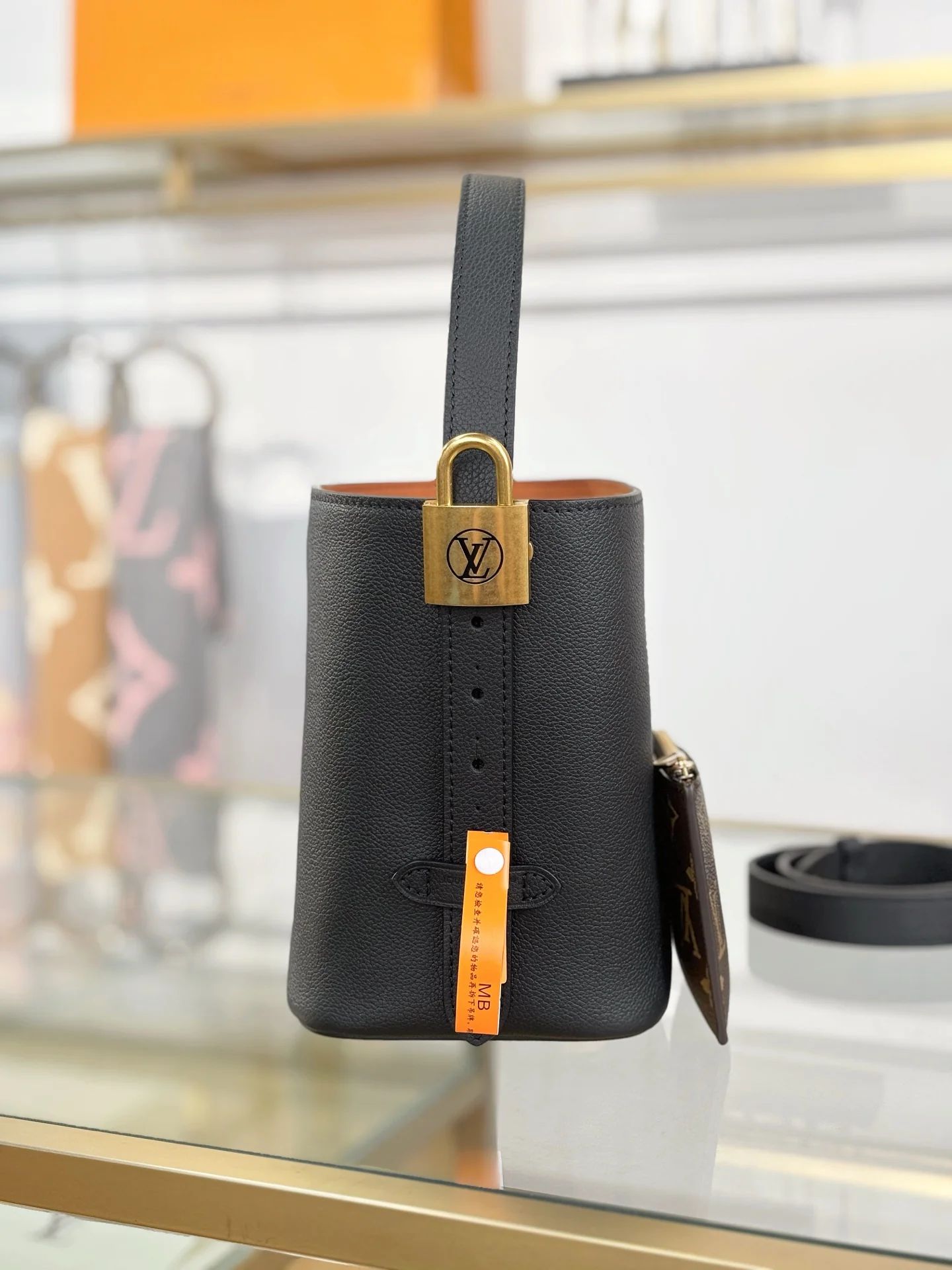 LV-m25543-low-key-all-in-bb сумка-черная