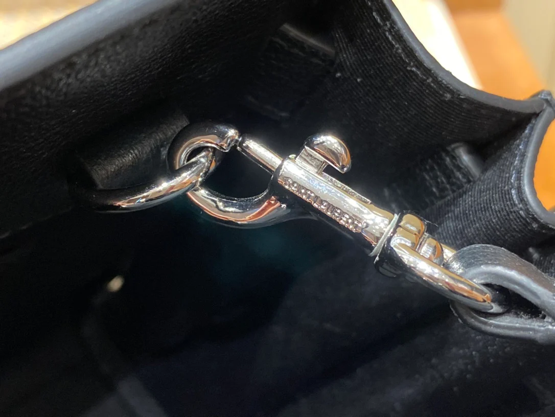 Сумка-гармошка YSL Sac-de-jour с рисунком под козу - черная - 22 см