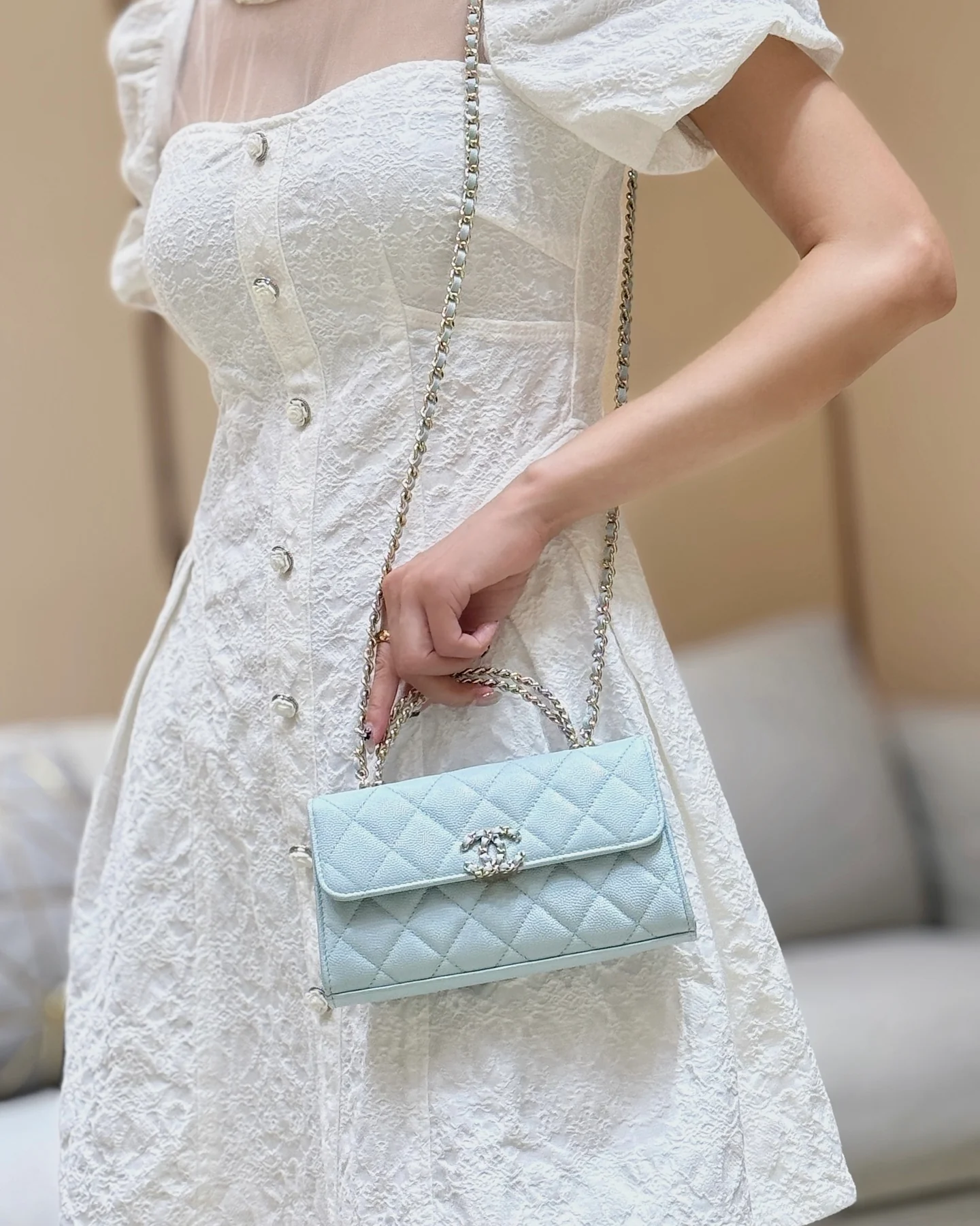 Сумка Chanel 25s Kelly Handle Bag, горизонтальный стиль, нежно-голубой.