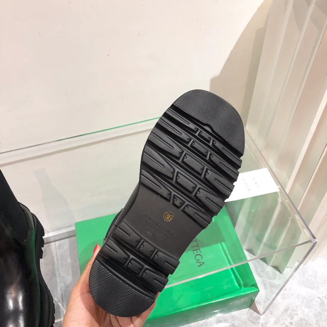 BV - Ботинки Dr. Martens до середины икры