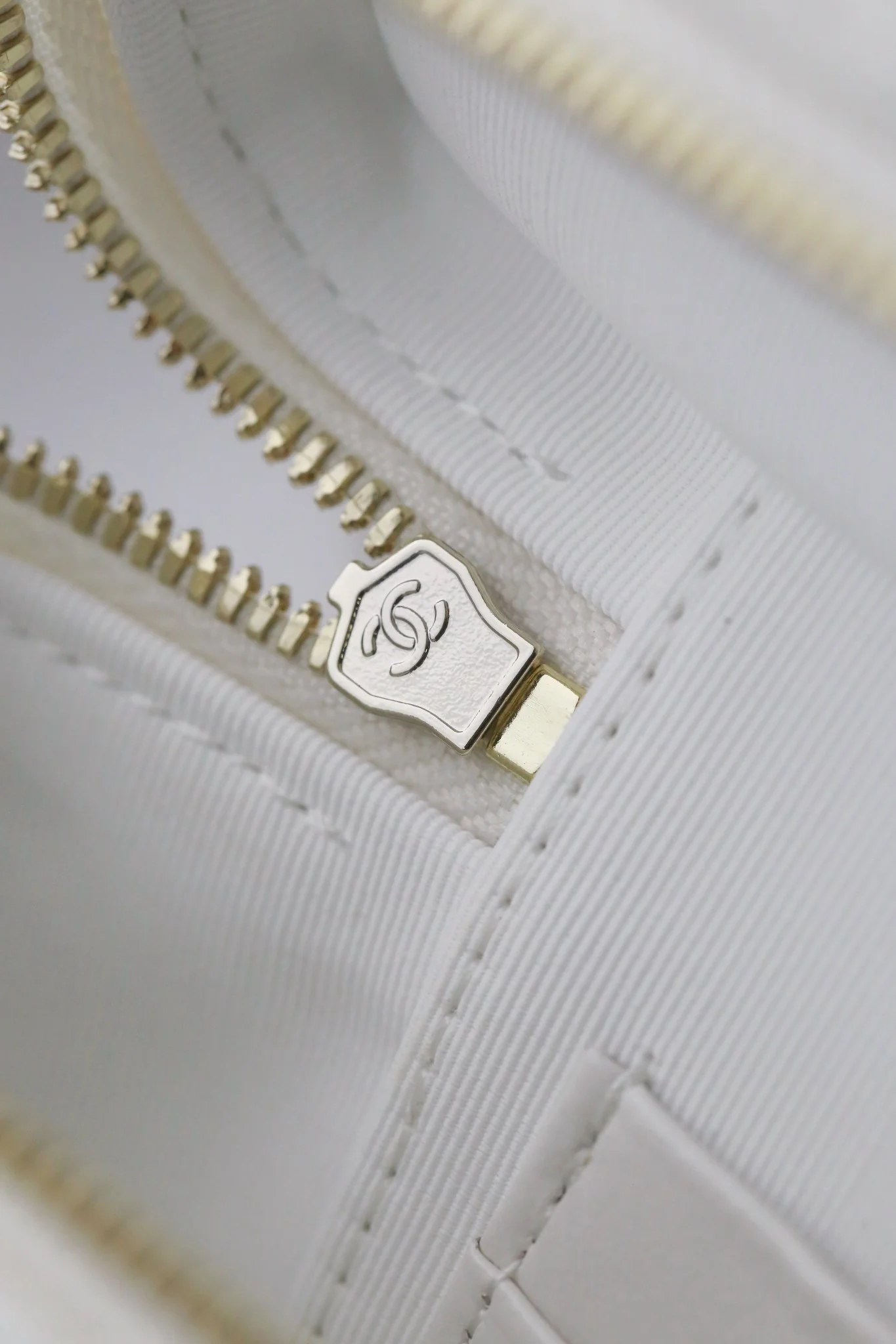 Сумочка Chanel 25p Heart Diamond LP с цепочкой - белая