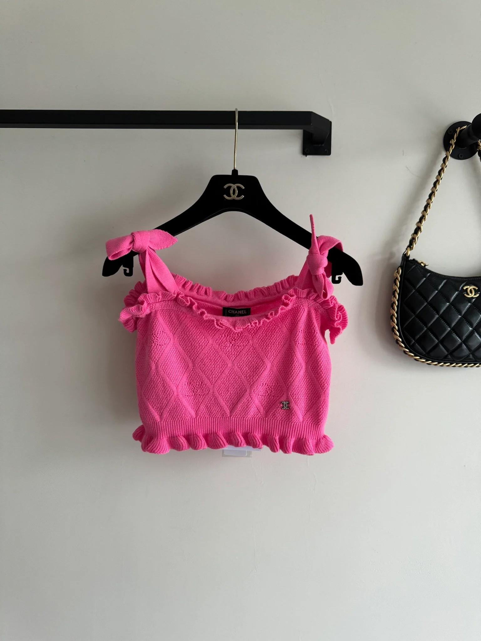 В стиле Chanel - 2403-24 Новая вязаная короткая майка-топ ранней весны - розовая