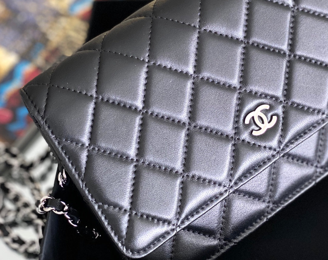 Chanel - Классическая цепочка WOC - Черная овечья кожа с серебряной пряжкой