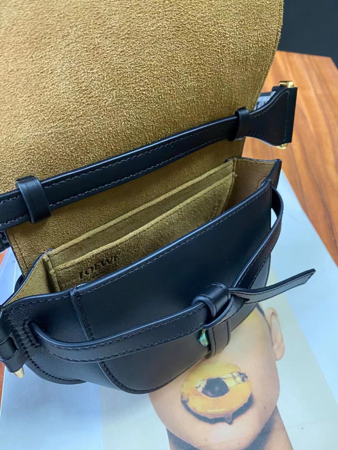 Сумка-седло Loewe-gate Letter с широким плечевым ремнем - мини - 1