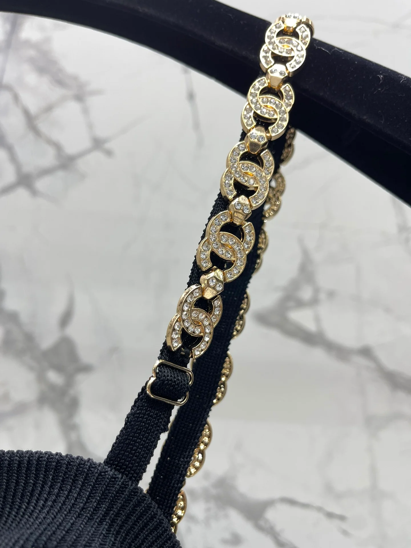 Chanel 2403-24 Летняя новинка: вязаная кофточка ручной работы с цепочкой, стильная и универсальная – черная