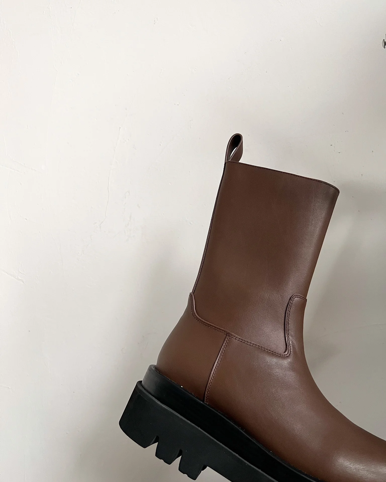 Новинка осенне-зимней коллекции BV - Ботильоны на молнии - Коричневые