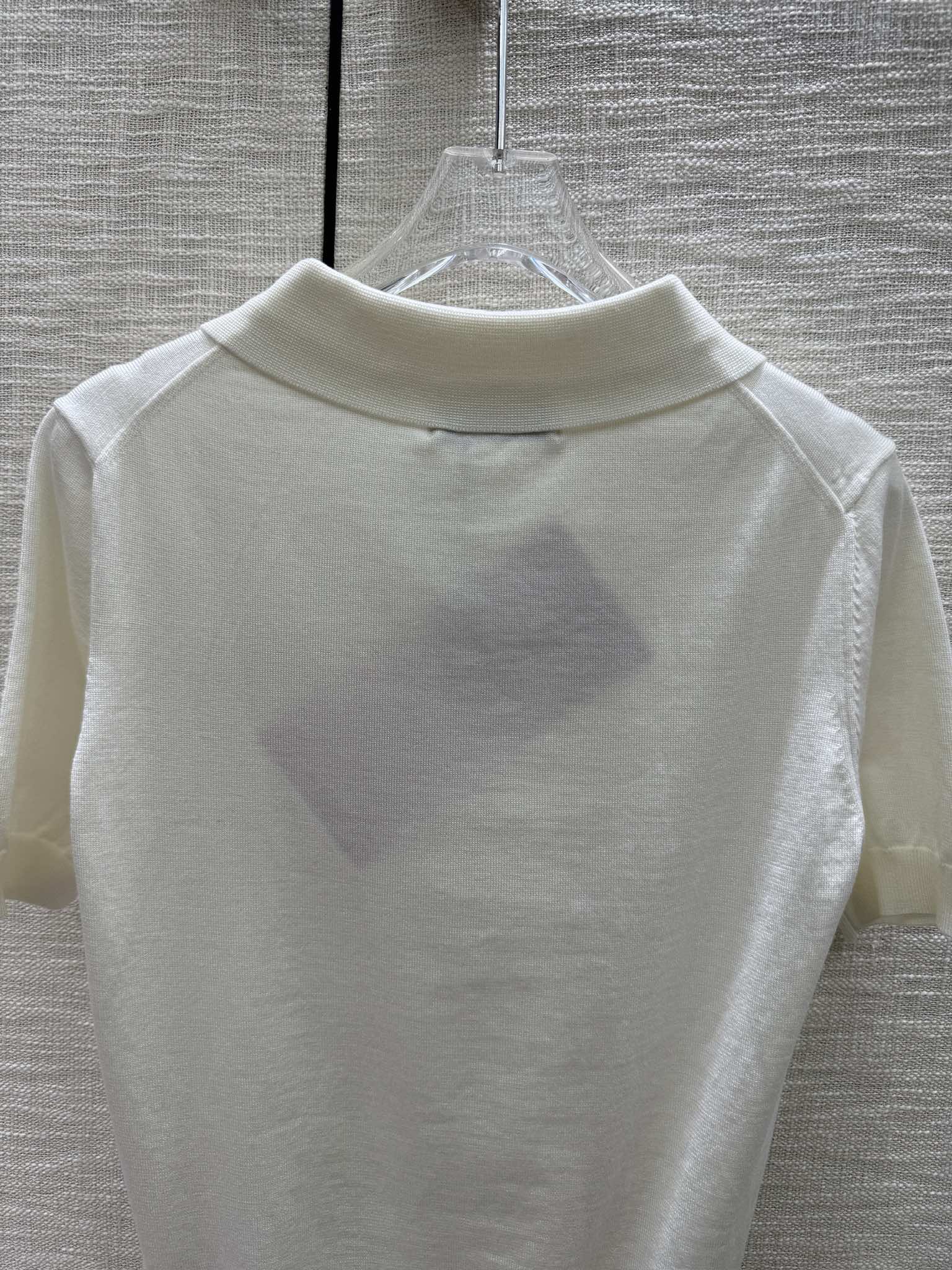 Miu Miu-2404 - Трикотажная футболка с коротким рукавом и воротником-поло с оборками, белая