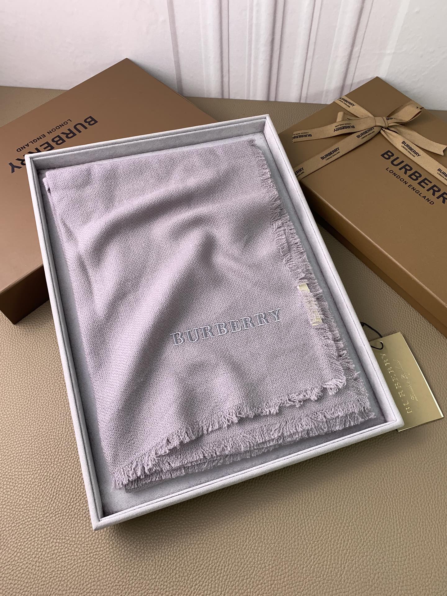 Однотонный шарф Burberry - 200 см - 85 см - 85 см - Кашемир - 15 см - Шелк - Серый