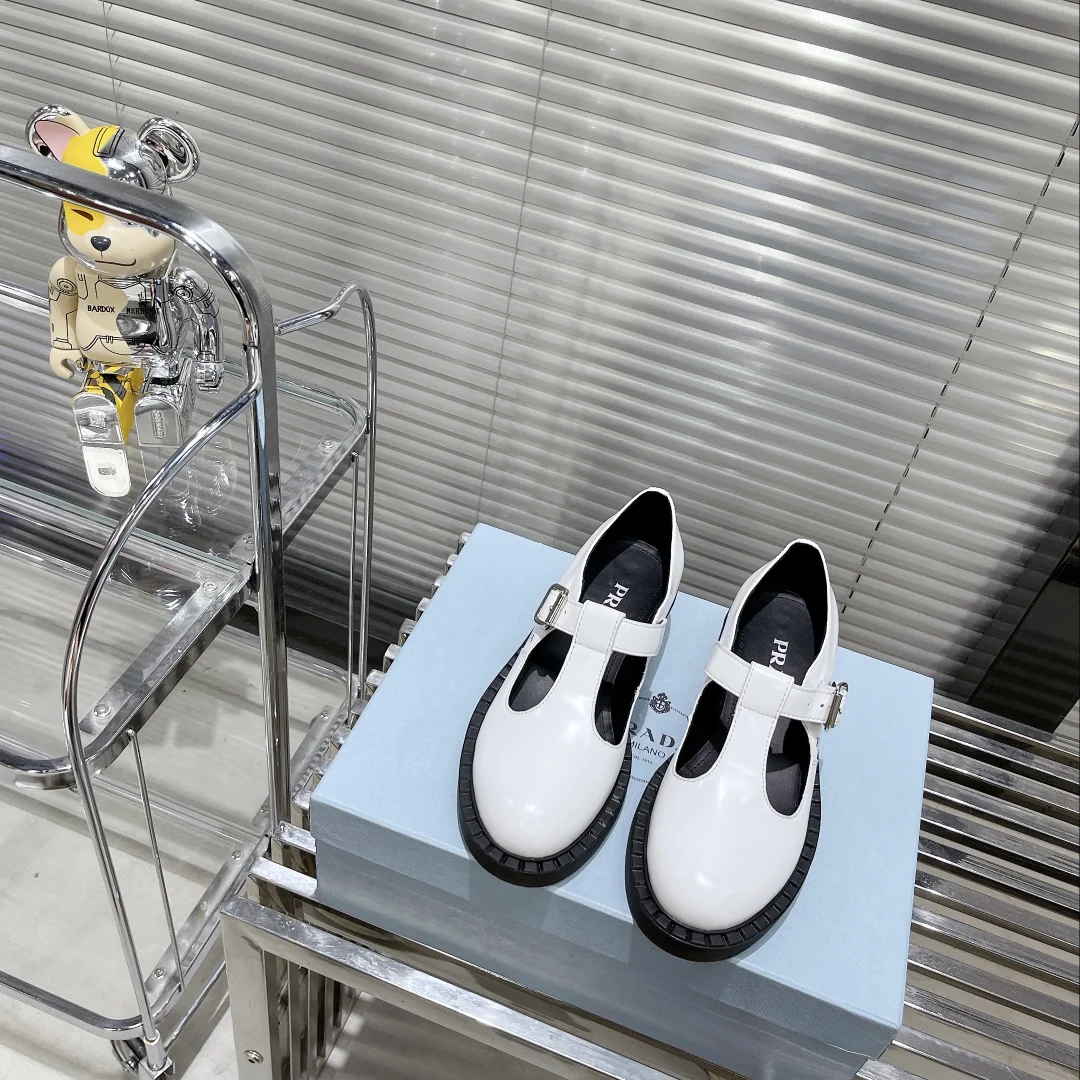 Коллекция Prada ?Рейми Джейн? весна 2022 — 1