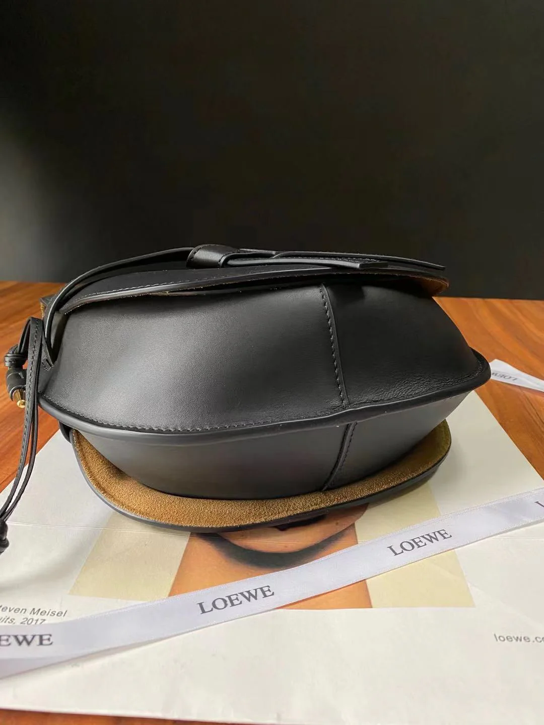 Сумка-седло Loewe-gate Letter с широким плечевым ремнем - маленькая - 1