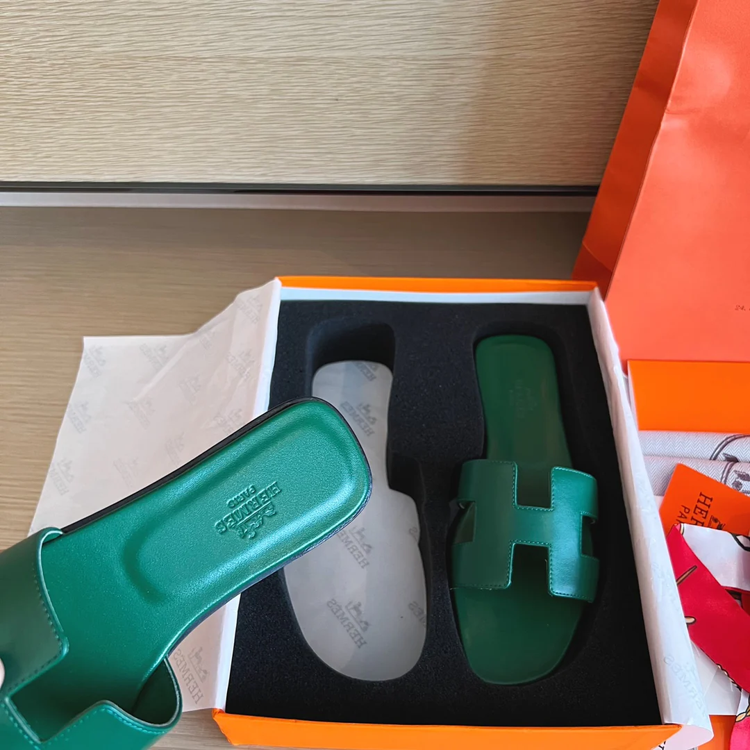 Классические домашние тапочки Hermes H - Верх из однотонной кожи - Подошва, полностью закрывающая тапочки - Зеленый