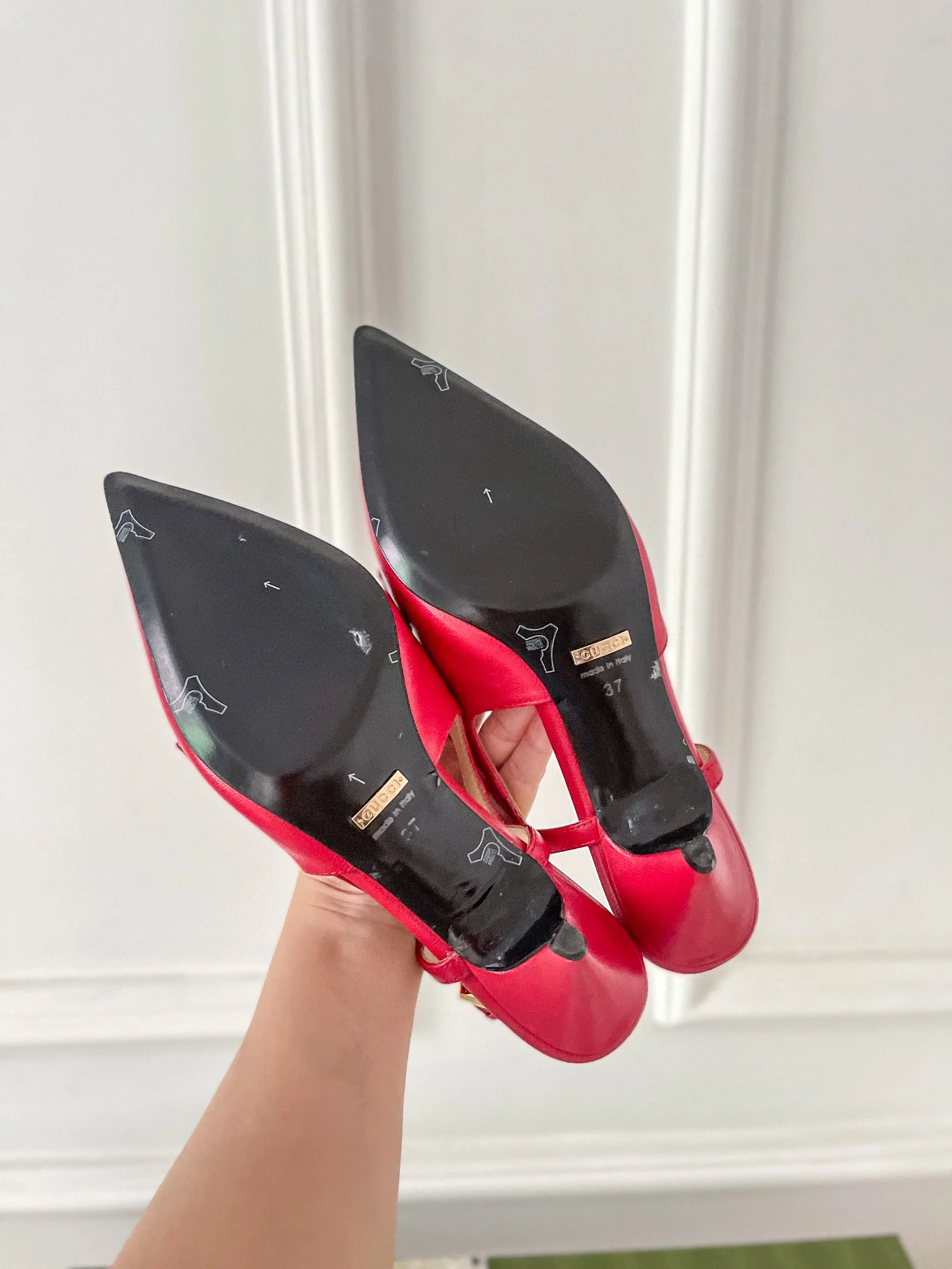 Босоножки Gucci на низком каблуке с острым носком