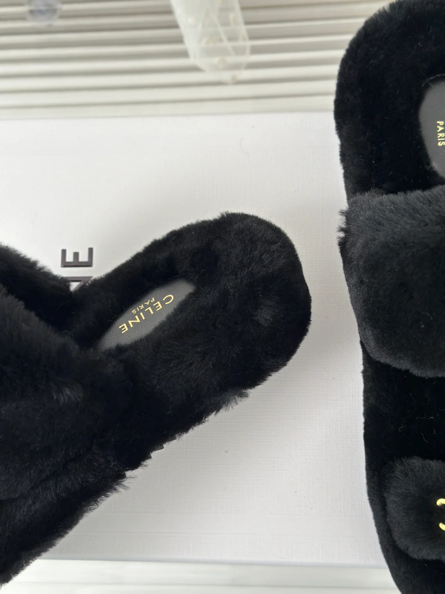 Новинка 2023 года от Celine - Шерстяные шлепанцы - Черные