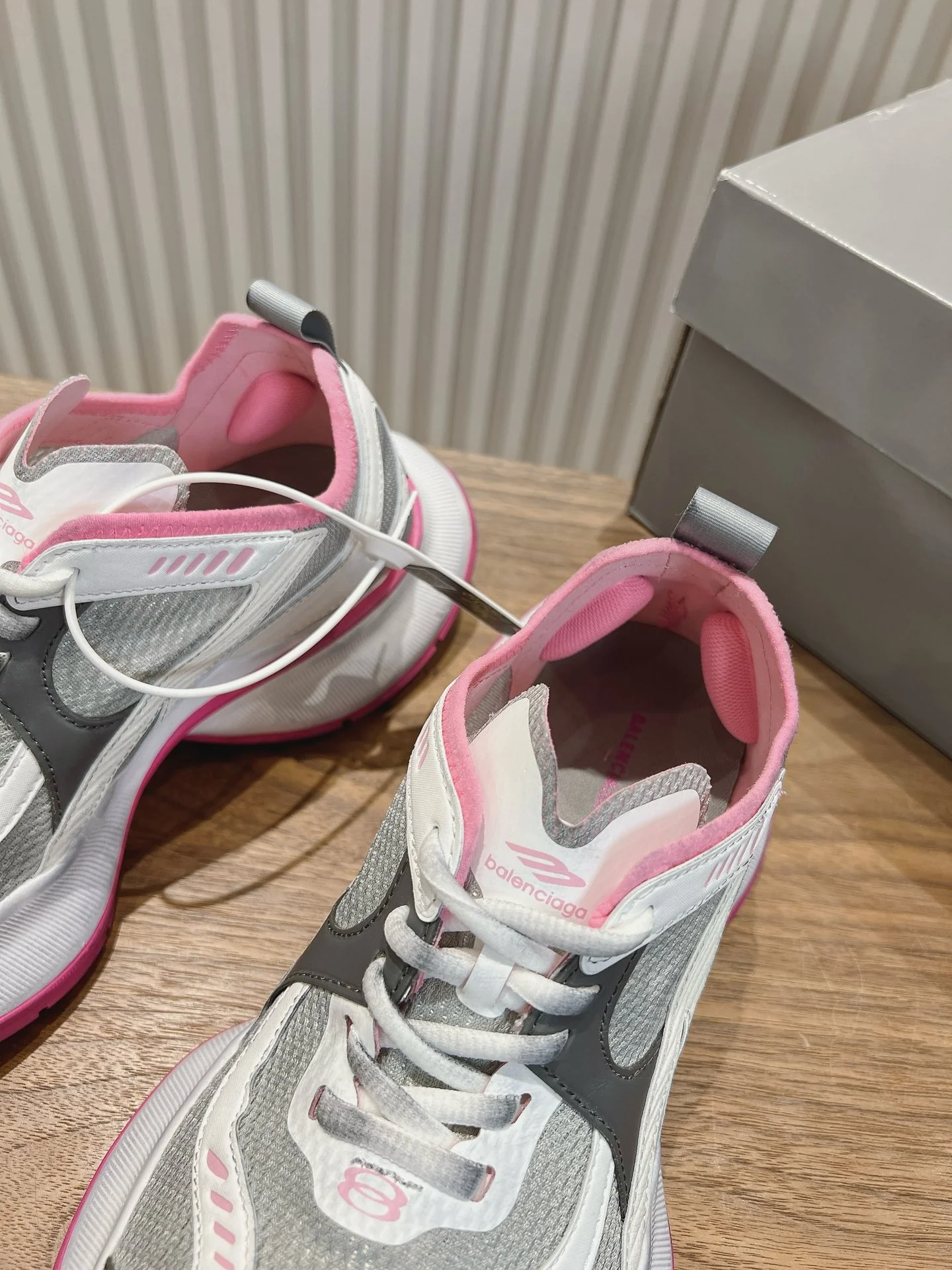 Кроссовки Balenciaga 2024 для бега - розовые