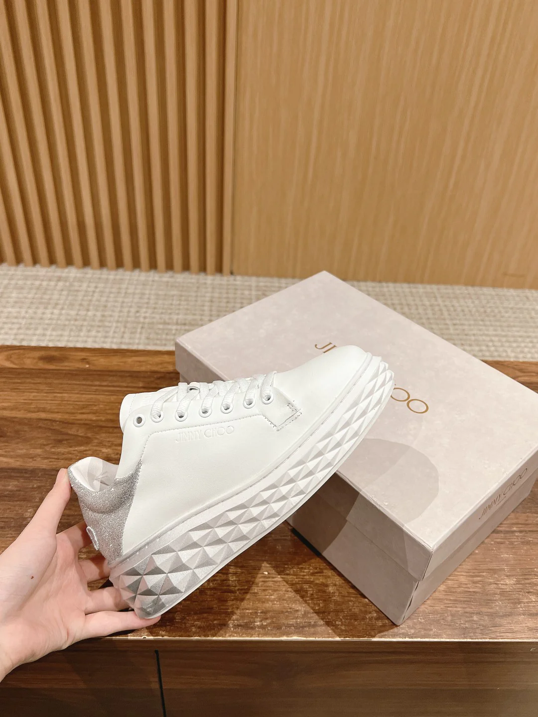 Обувь марки JC - повседневная модель 2024 года - серая.