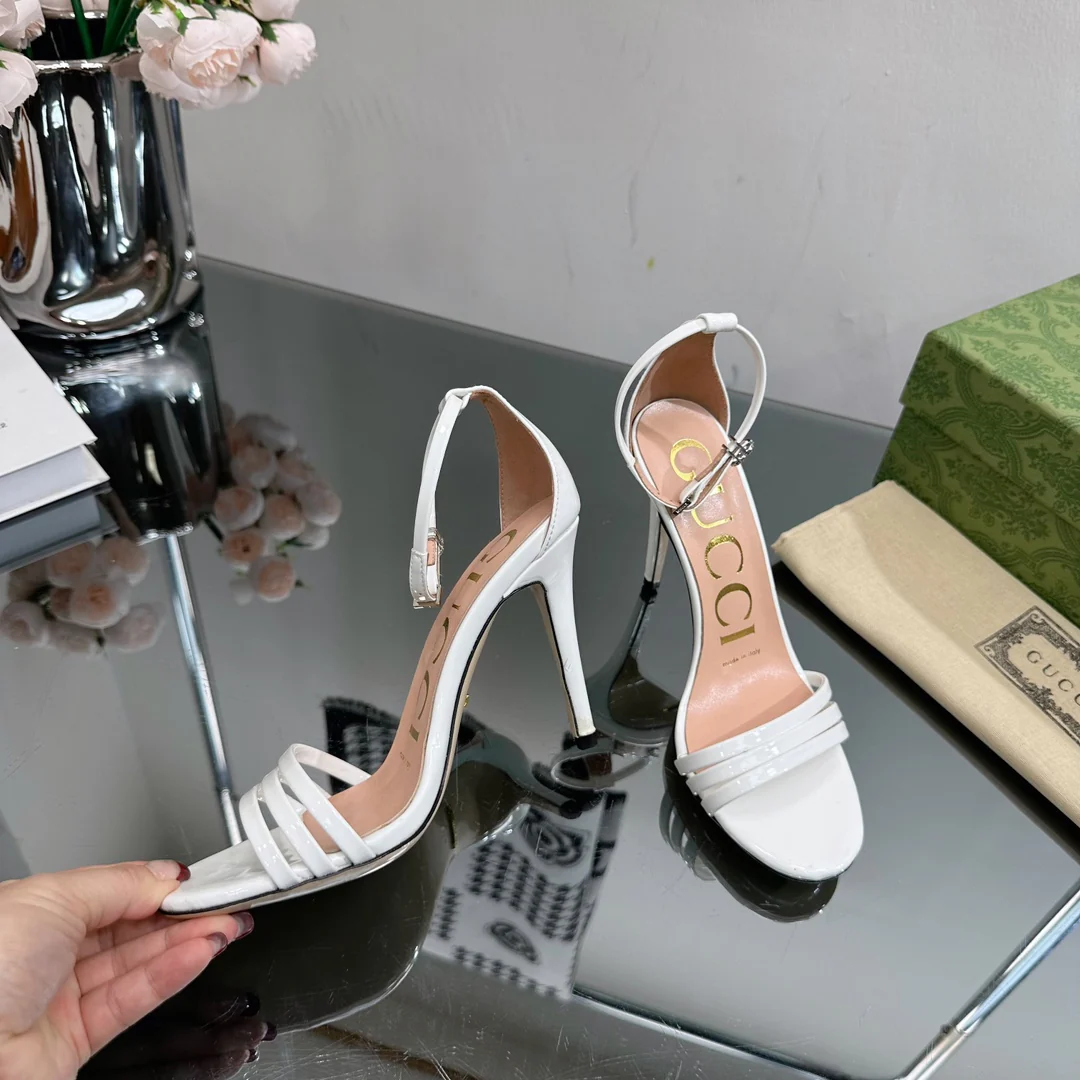 Новинка весны 2023 года от Gucci - Босоножки на шпильке - Белые - 1