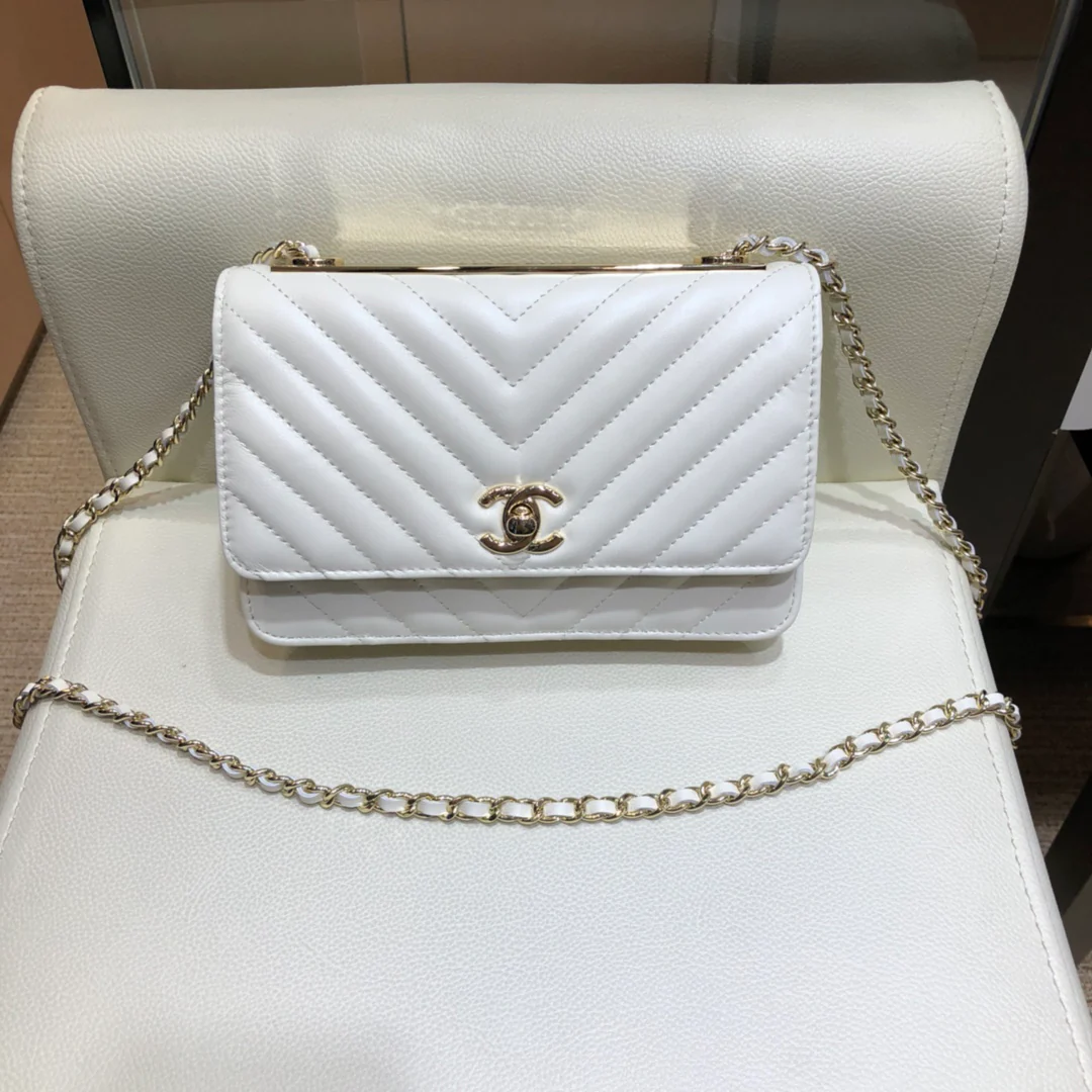 Chanel-trendy-cc-woc-19cm-1