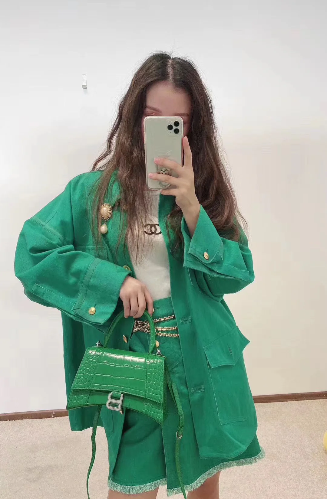 Сумка Balenciaga Hourglass - зеленая с крокодиловым принтом