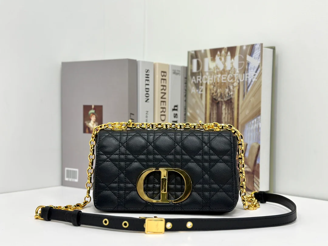 Маленькая сумка Dior Caro на цепочке - черная