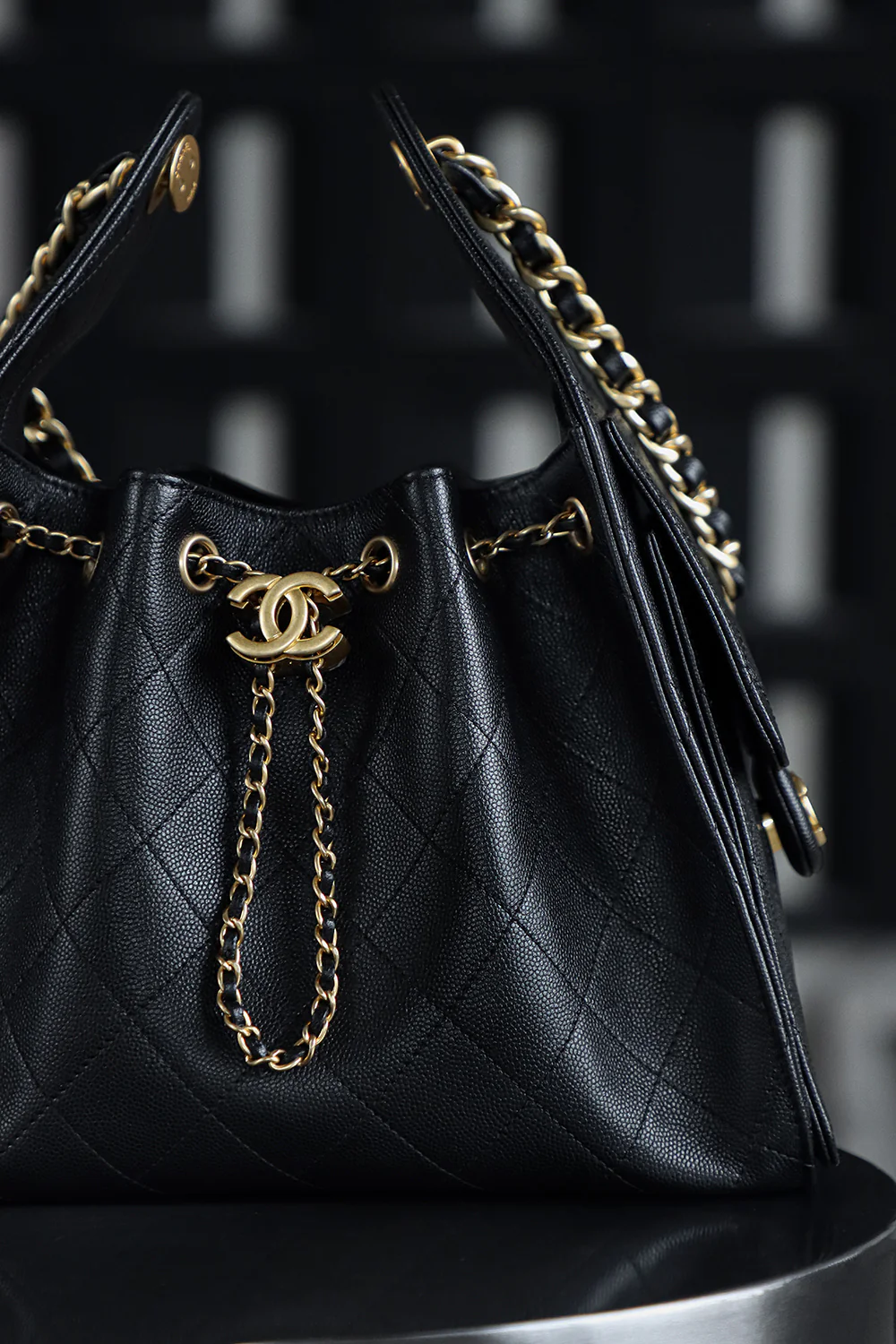 Сумка Chanel 25 - Хиппи-хобо, маленькая - Золотая пряжка