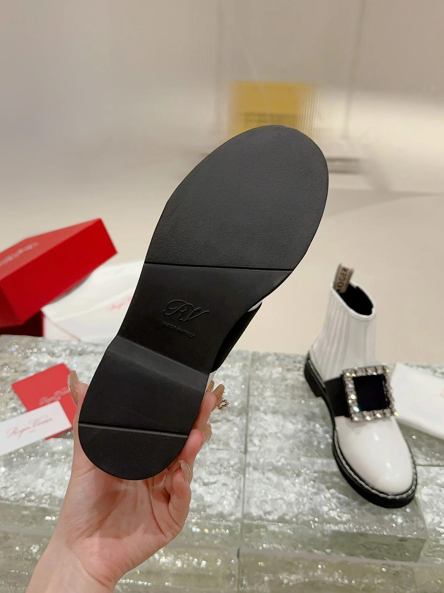 Ботильоны с квадратным носком и пряжкой - 2024 - Ботильоны с металлической пряжкой - Белые