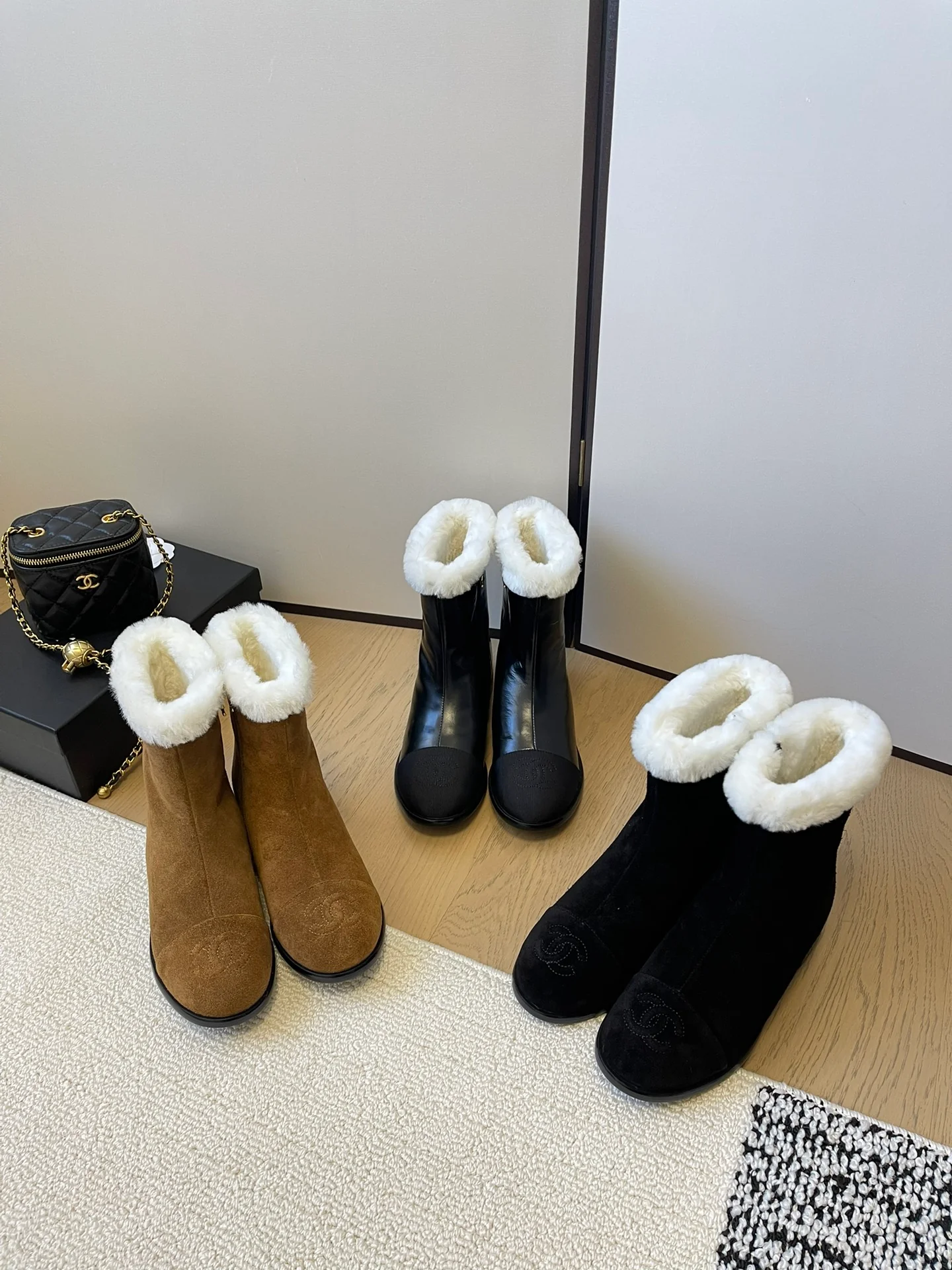 Снежные сапоги Chanel 2024 — изображение из коллекции