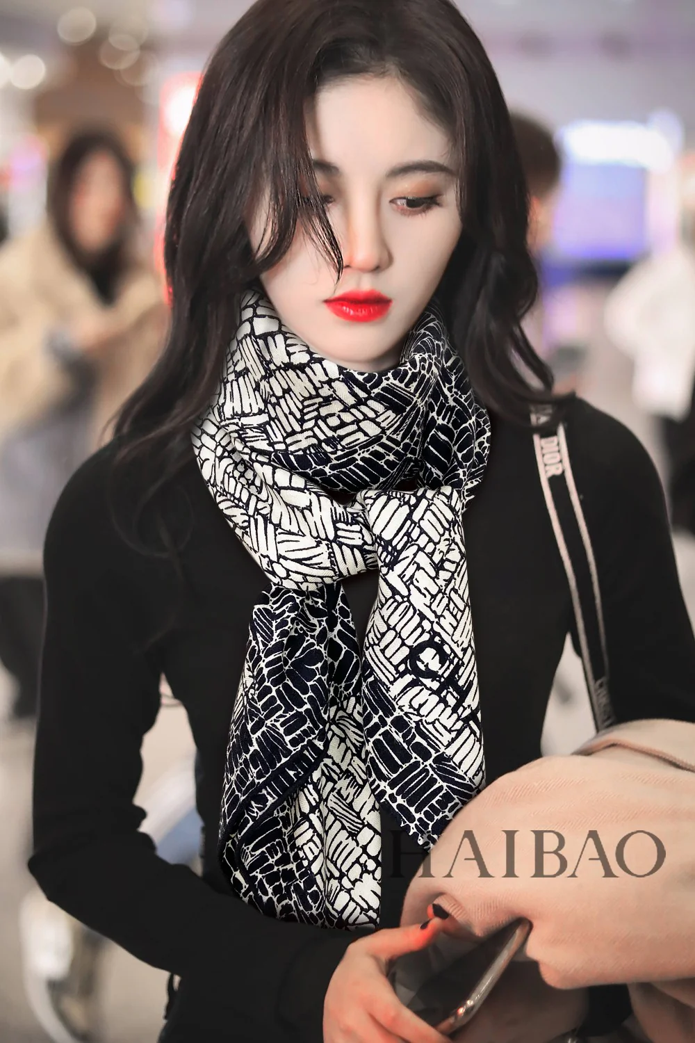 Большой шарф Chanel с абстрактным узором ?Двойная буква С? — 140 см x 140 см — 80% кашемир — 20% шелк — серый.