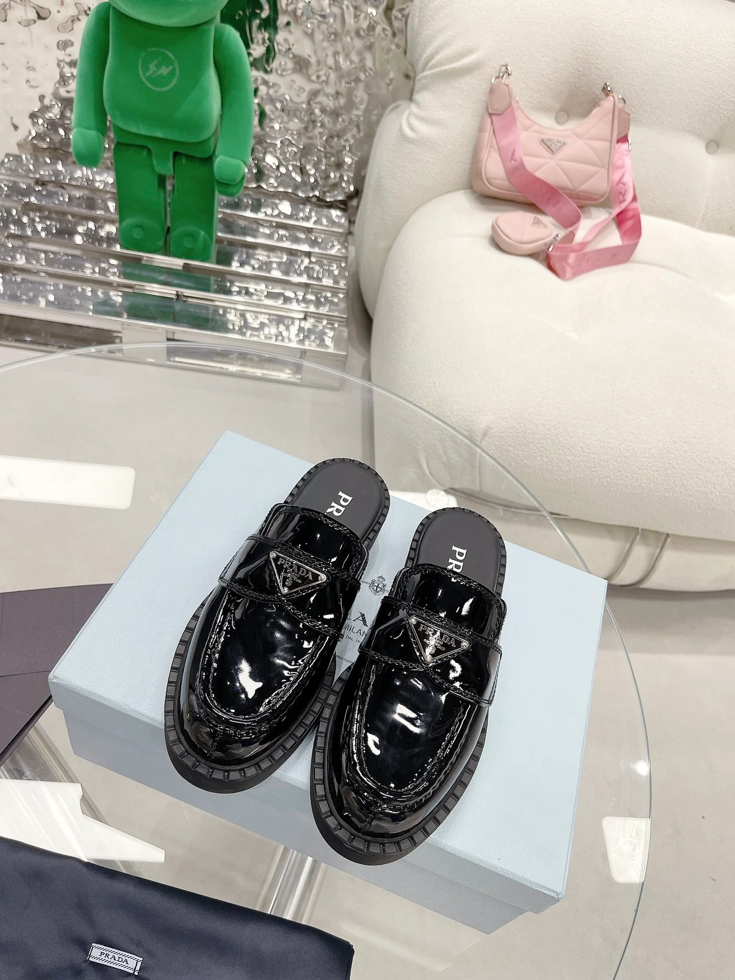 Коллекция Prada 2022 года с подиума - Лоферы на платформе