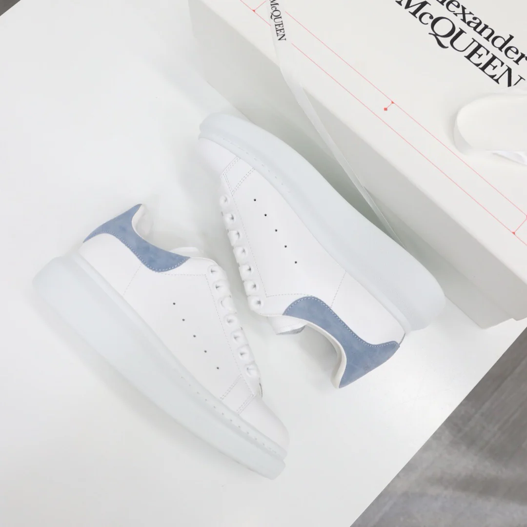 Классические белые кроссовки McQueen - нежно-голубые