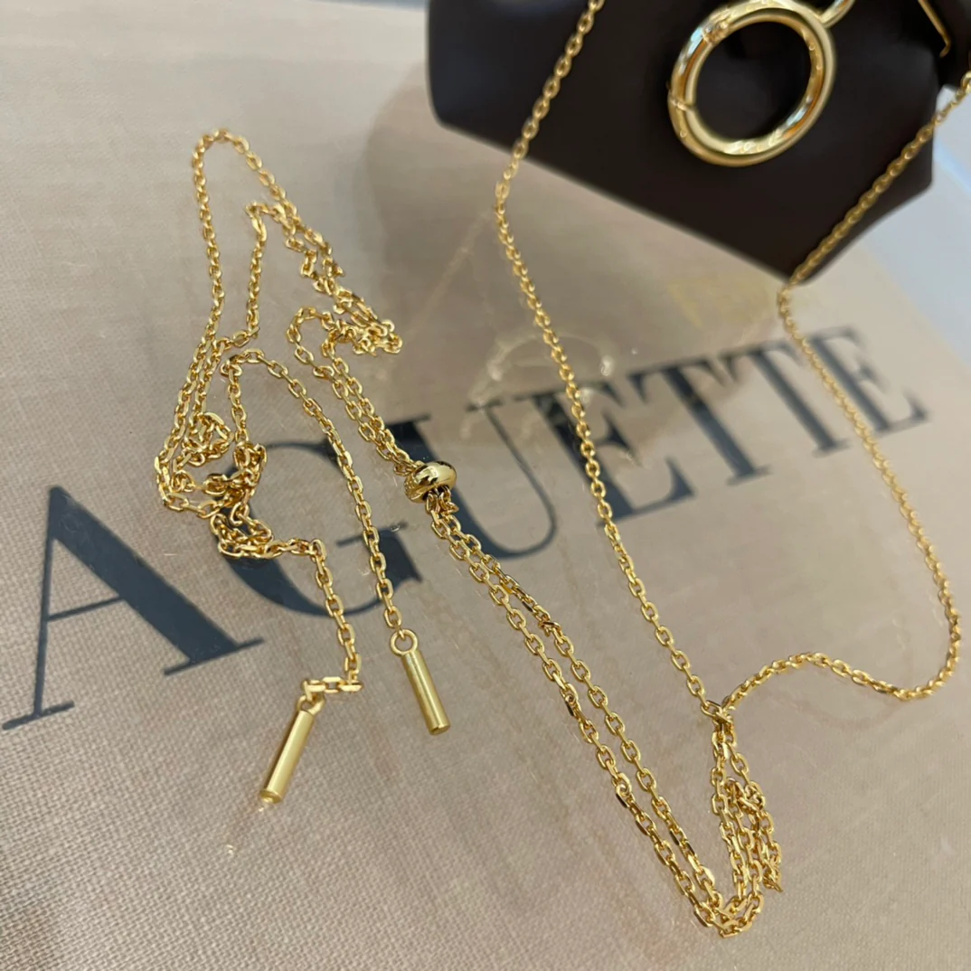 Первый шарм от Fendi - темно-коричневая кожа наппа.