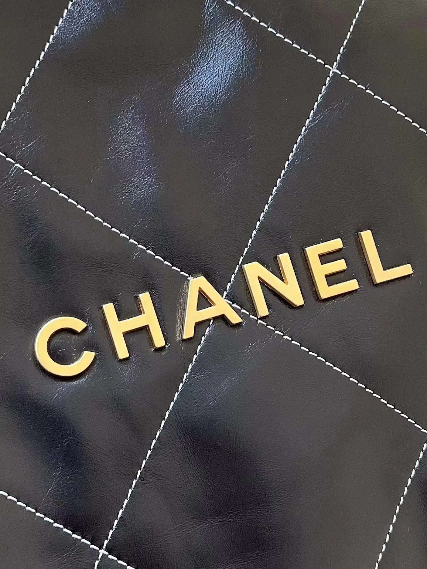 Круизная коллекция Chanel 2023 - сумка 22bag - Маленькая - Черная