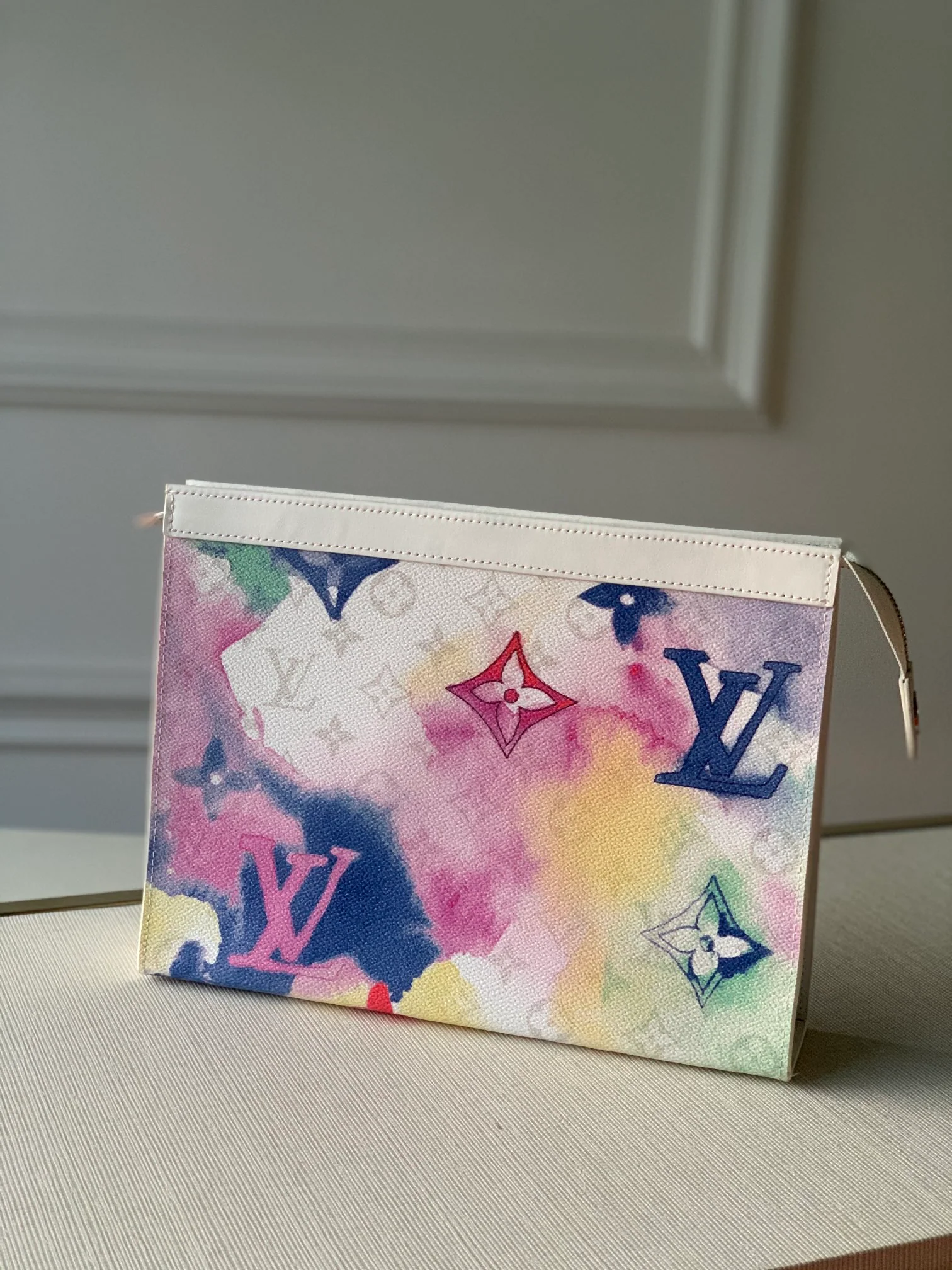 lv-m80460-белый печатный клатч