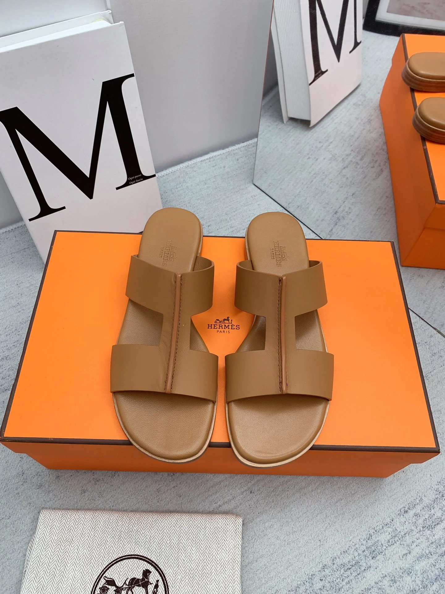 Hermes - Новинка сезона осень/зима 2022 - Домашние тапочки