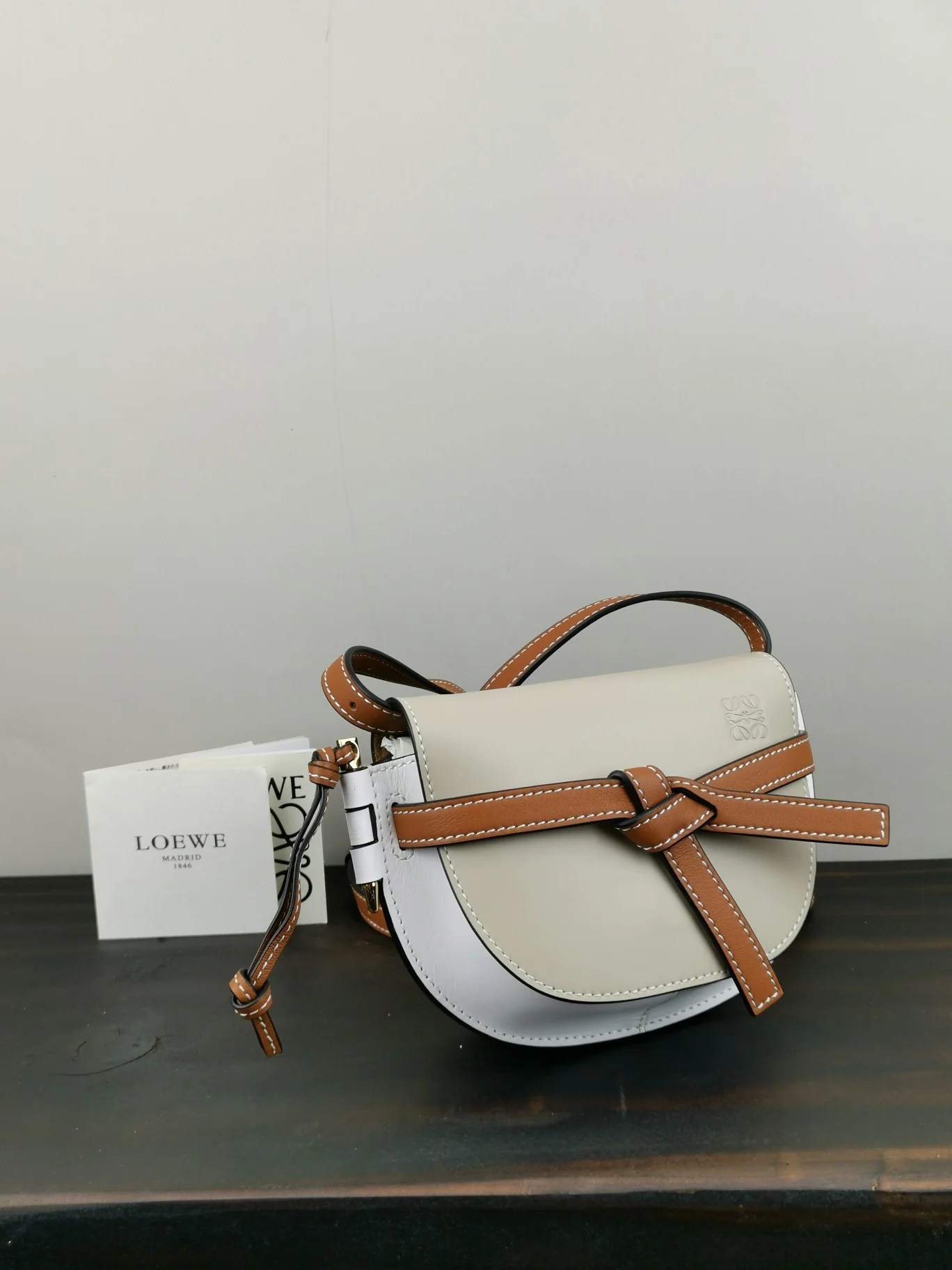 Loewe-gate-mini-21x12-5x9-5-cm-11