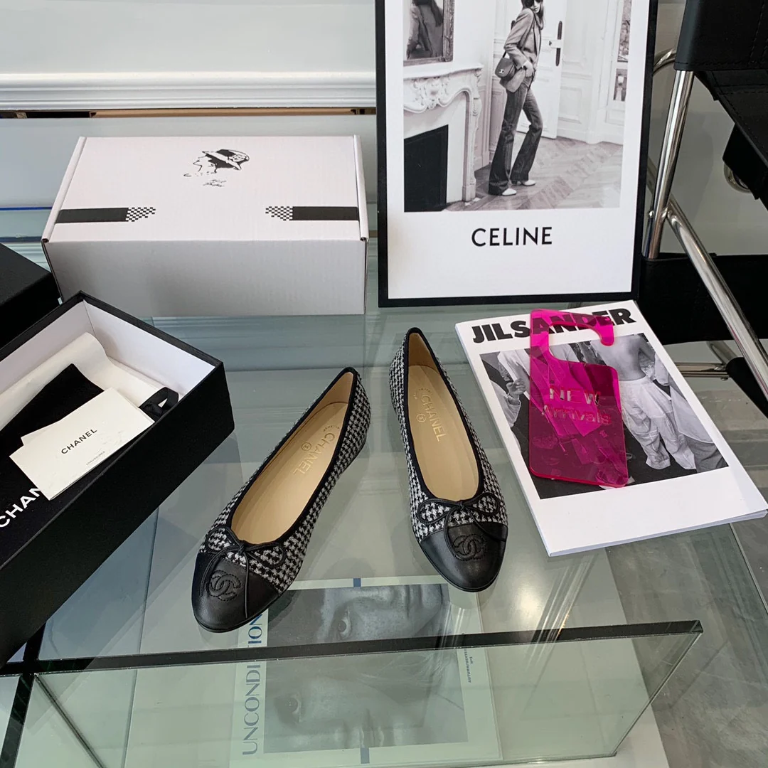 Классические балетки Chanel - черные в клетку