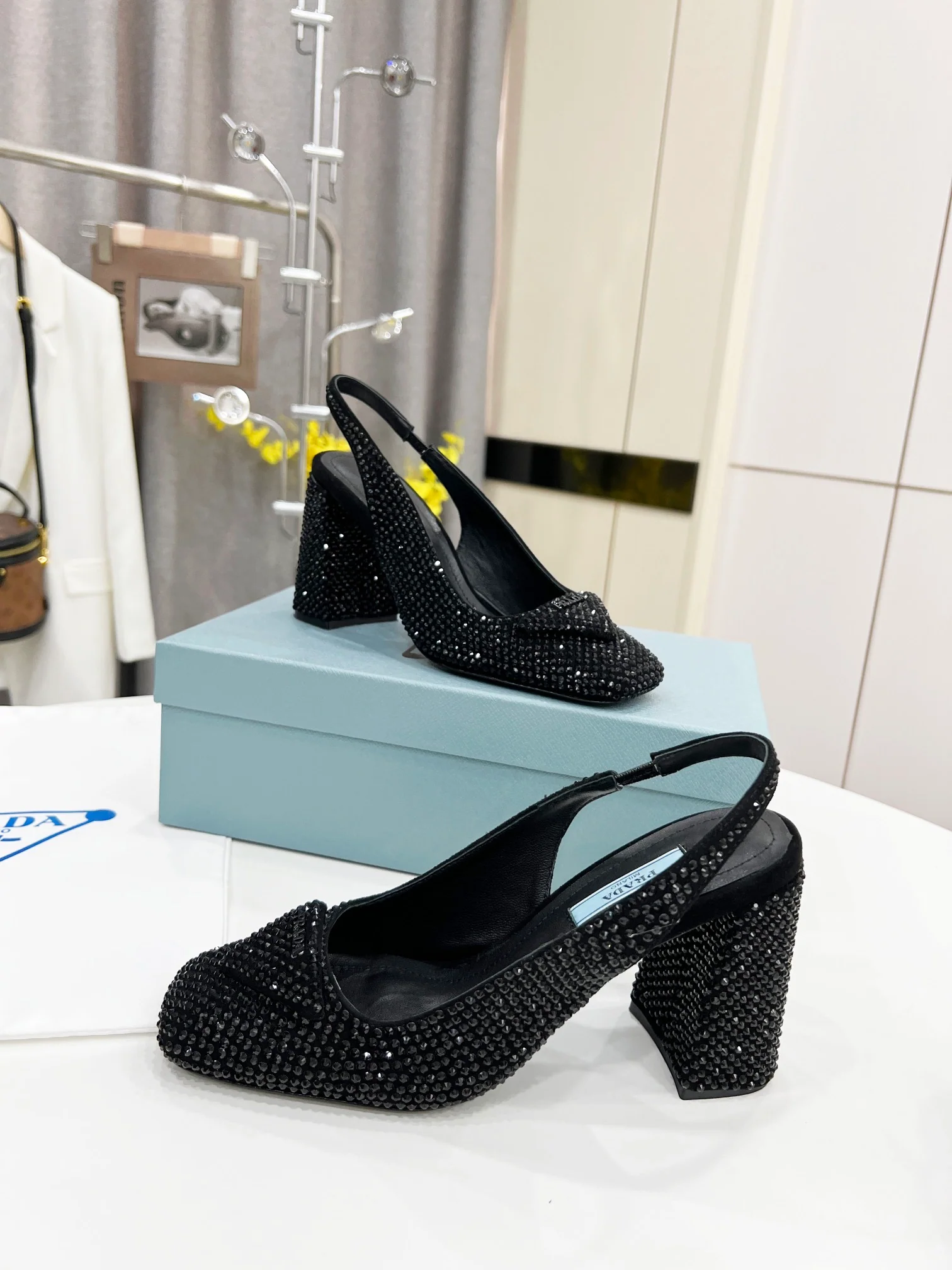 Обувь Prada - Prada - Ранняя весна - Элегантные босоножки на высоком каблуке - Черные