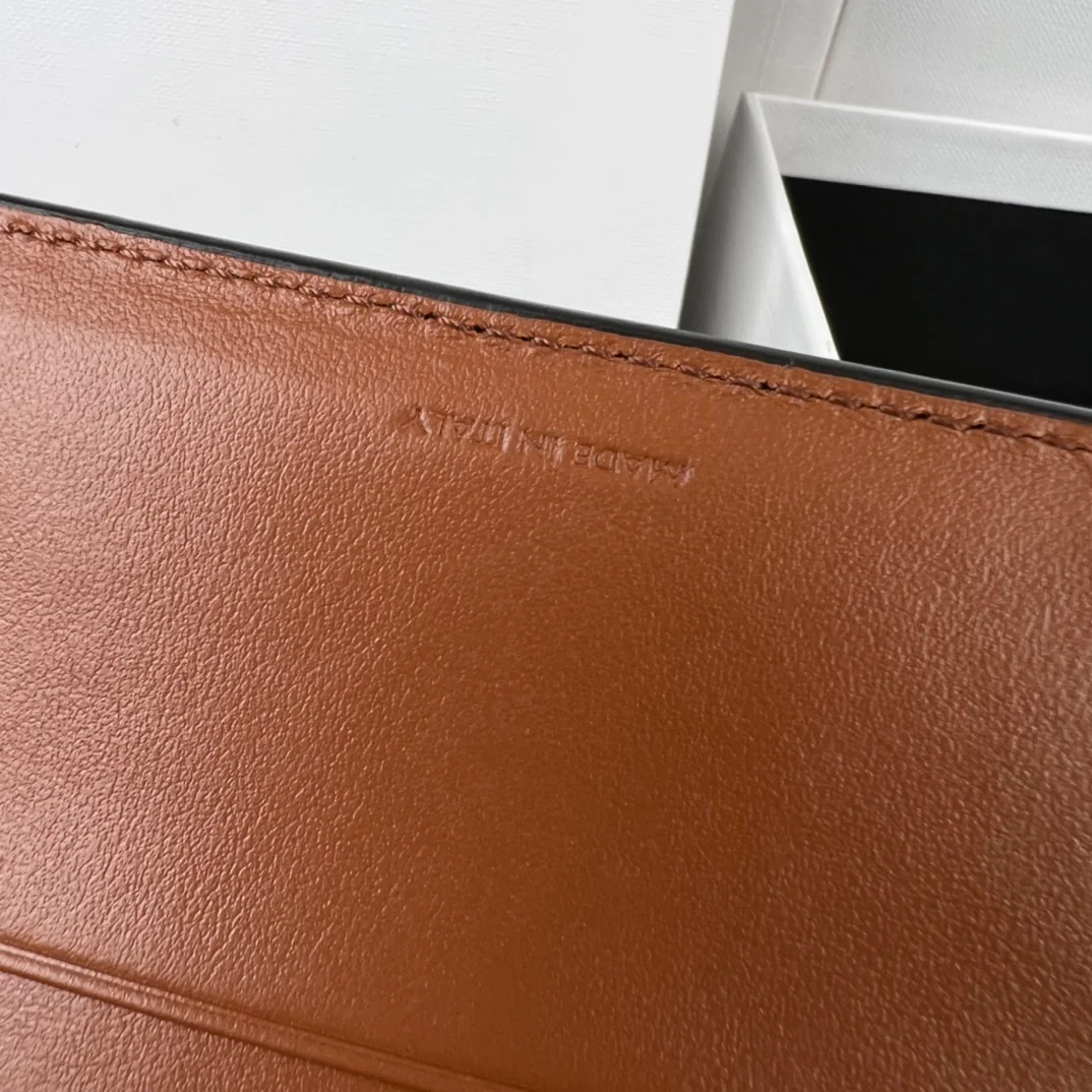 Celine-TRIOMPHE 小号标志性钱包