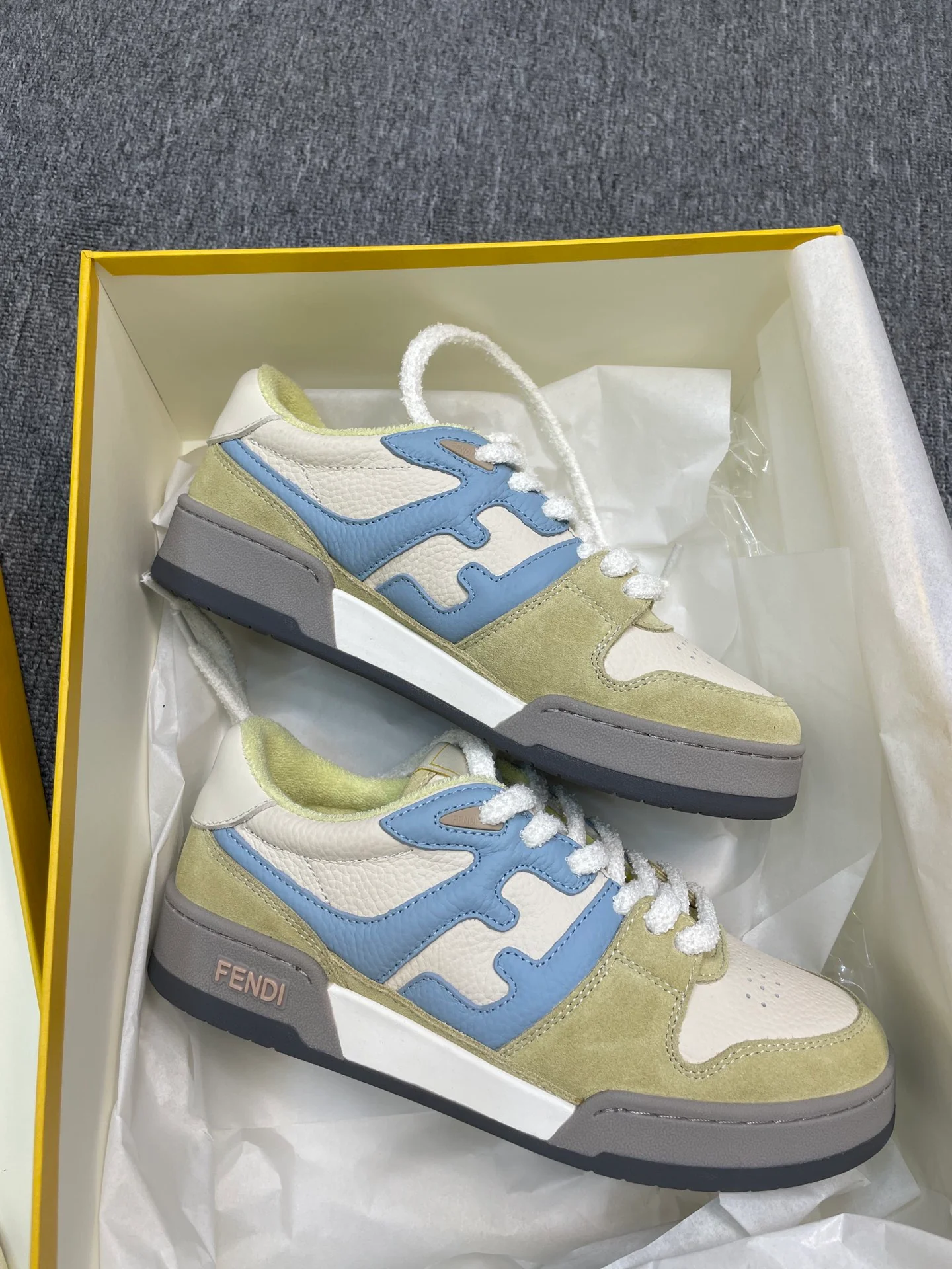 Синие кроссовки Fendi - повседневная обувь