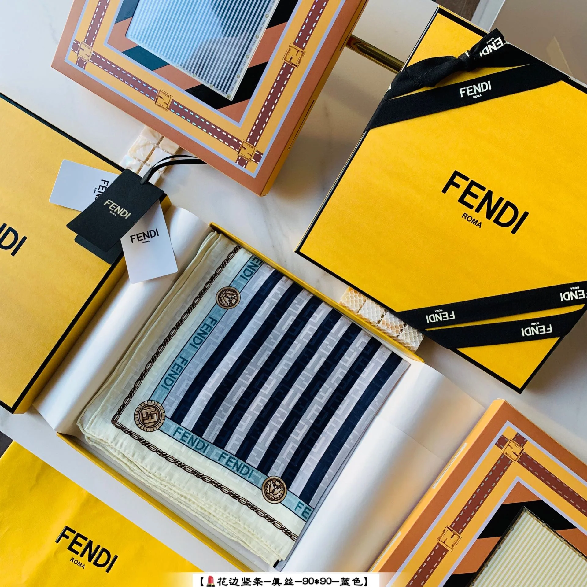 Fendi - Прямой полосатый кружевной квадратный шарф из 90% шелка - Изящный жаккардовый узор с логотипом ff