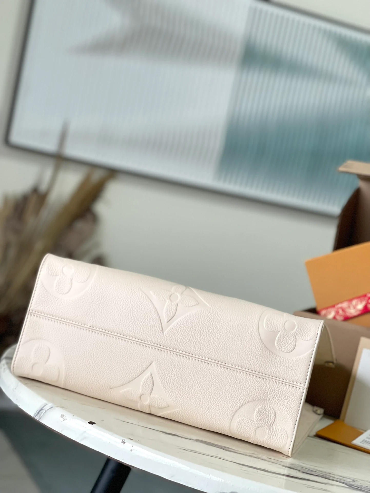 m46531-LV-onthego-mm-off-white