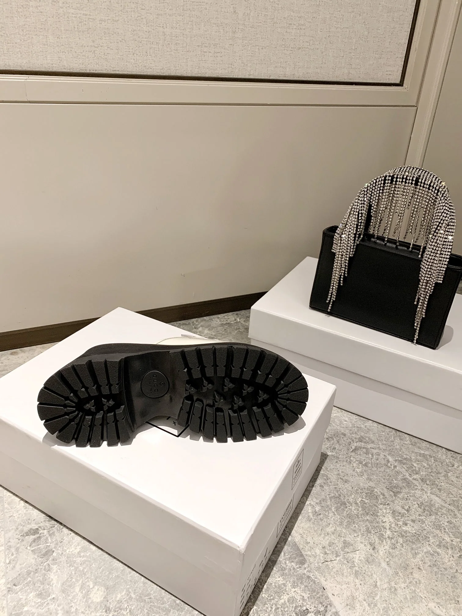 Сандалии Gucci Retro Street с пряжкой на платформе