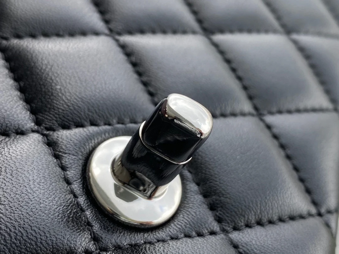 Сумка Chanel CF Medium - 25 см - из черной овечьей кожи с серебряной пряжкой - CF25