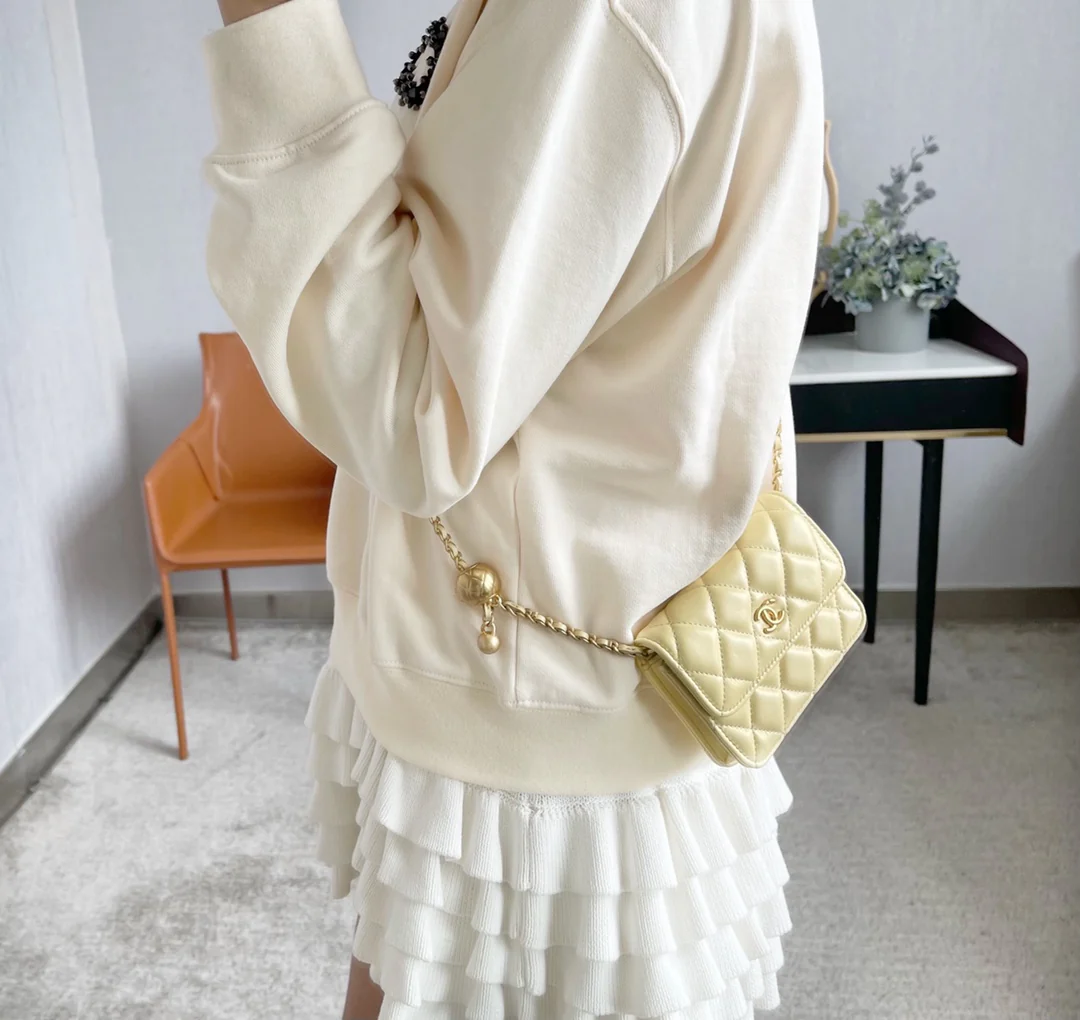Сумка через плечо Chanel Little Gold Ball Collection - на цепочке - из овечьей кожи - 1 шт.