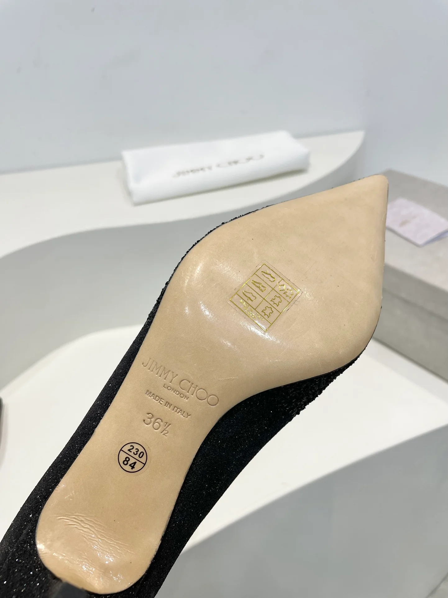 Туфли-лодочки Jimmy с острым носком на шпильке - черные