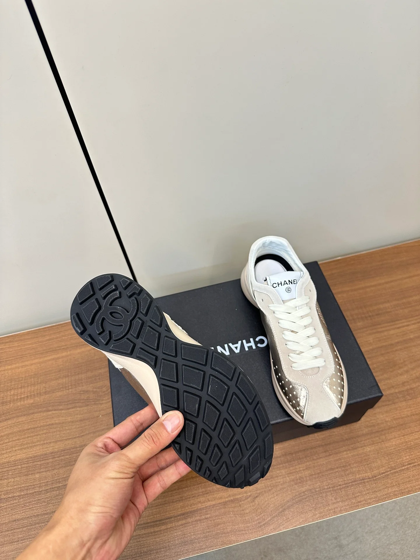 Повседневные туфли Chanel 2025 - золотистые