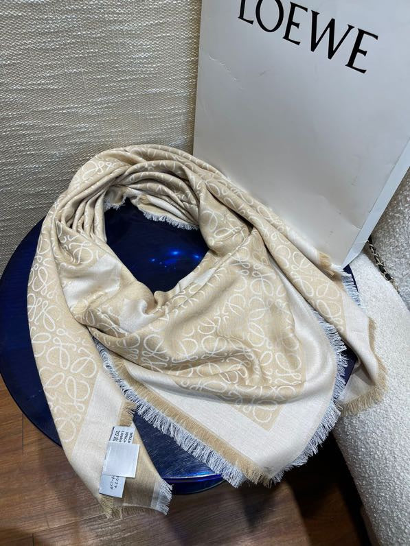 Квадратный кашемировый шарф с логотипом Lolwei, 140 см, цвет ?молочный чай?.