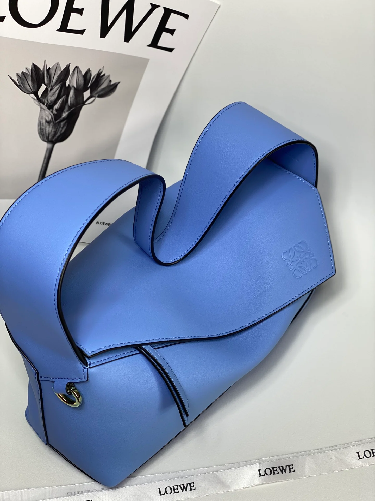 Сумка-хобо Loewe Puzzle, наплечная, из кожи наппа, синяя.