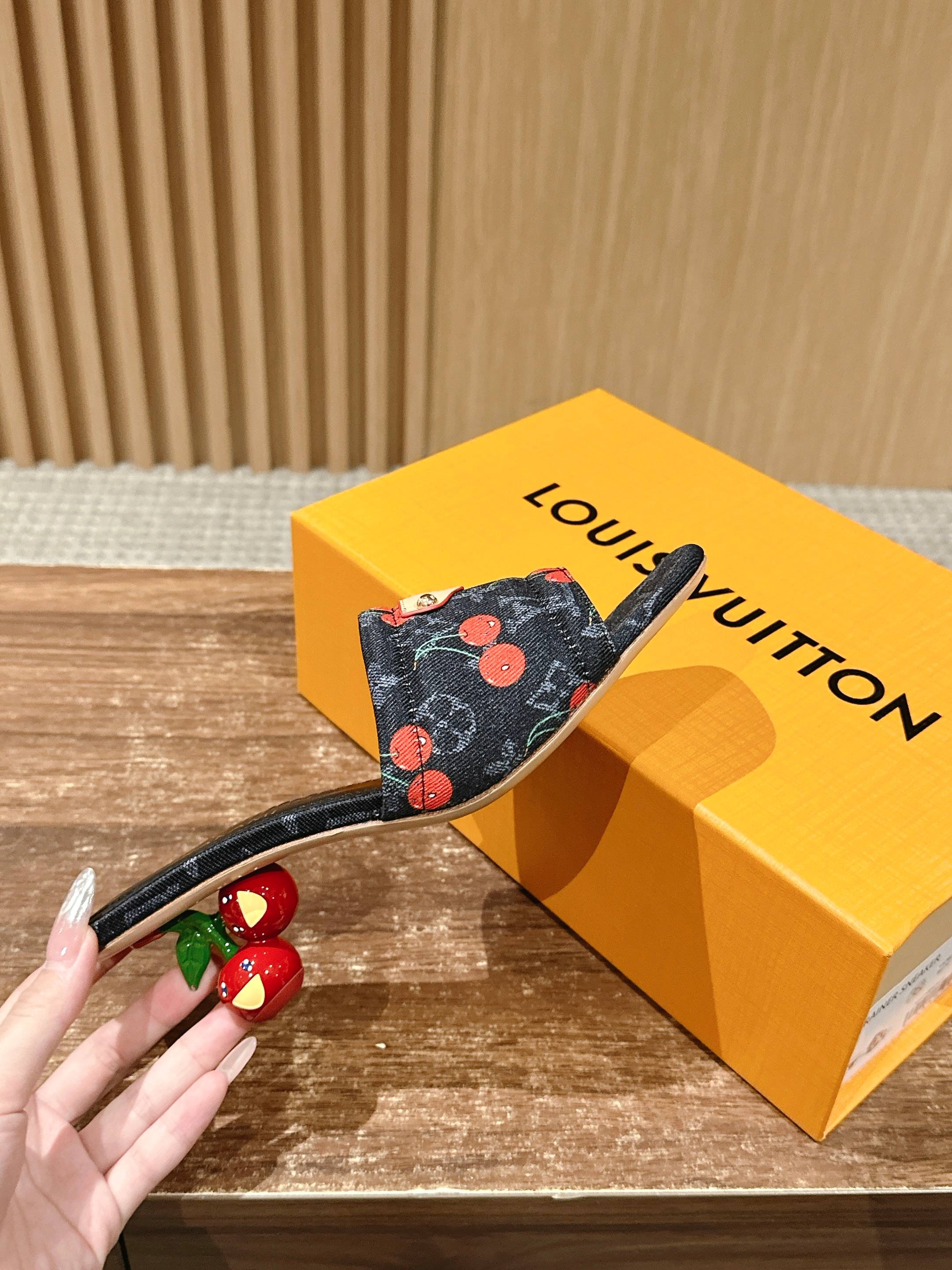 LV - Коллекция Такаши Мураками в стиле ретро - Сандалии на низком каблуке - Черные