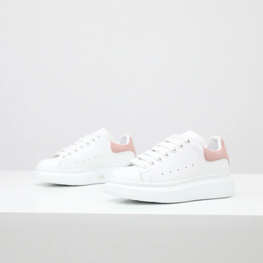Классические белые кроссовки McQueen - нежно-розовые